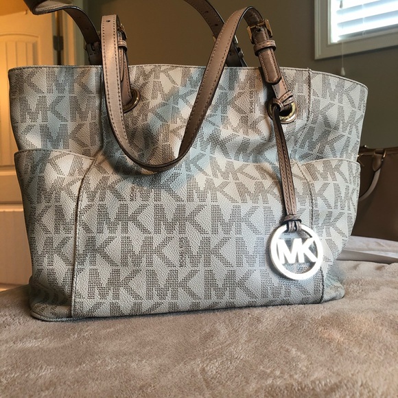 Michael Kors Handbags - Michael Kors purse
